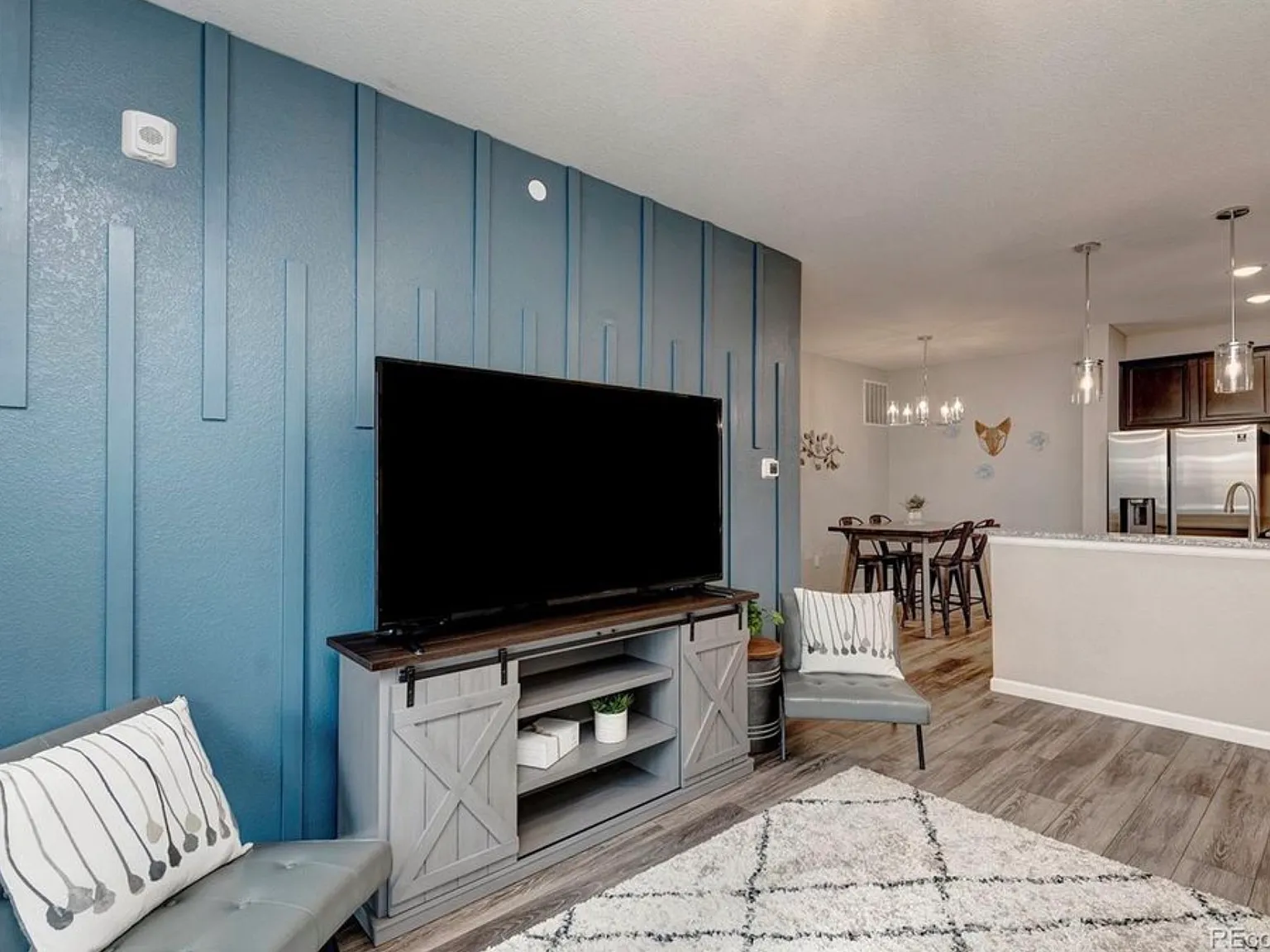 2 bed, 824 sqft, $1,800 — Photo 2