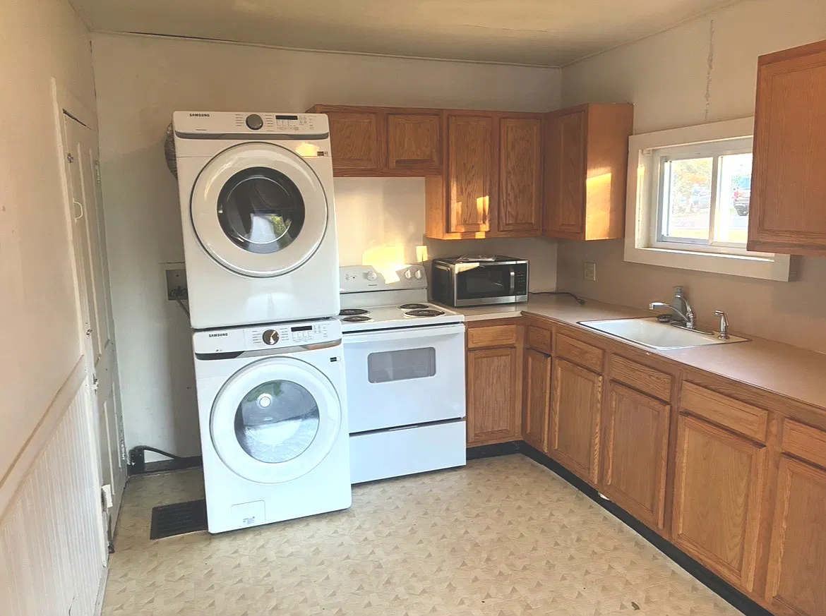 3 bed, 1.5 bath, 1926 sqft, $1,200 — Photo 4