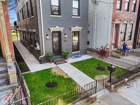 3rd image of 1119 Dayton St