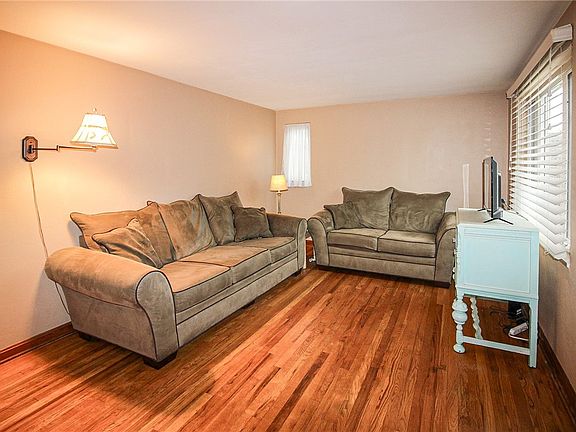 3rd image of 164 Gill Hall Rd