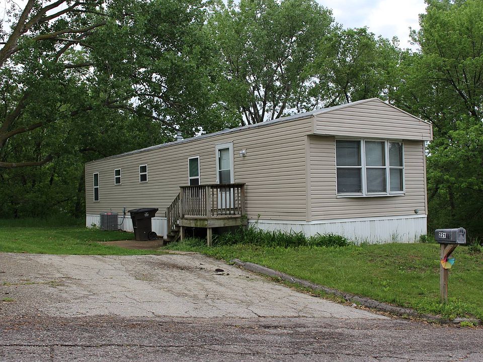 1st image of 3700 28th St Space 221