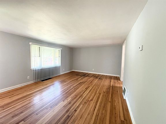5th image of 11 New St