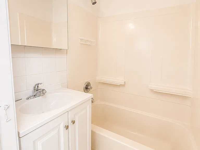 361 Palmetto St #3R — Photo 7