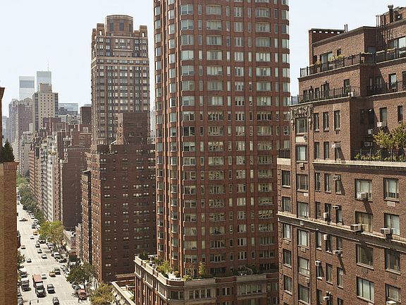 3rd image of 201 E 79th St APT 17C