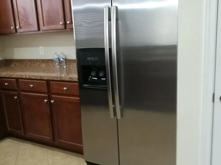 Refrigerator with water dispenser
