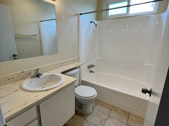 5th image of 952 Reed Ave #7