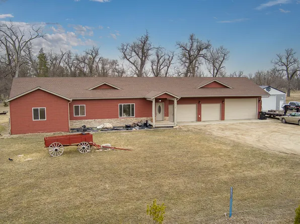 5728 Olive Tree Dr, Bismarck, ND 58503