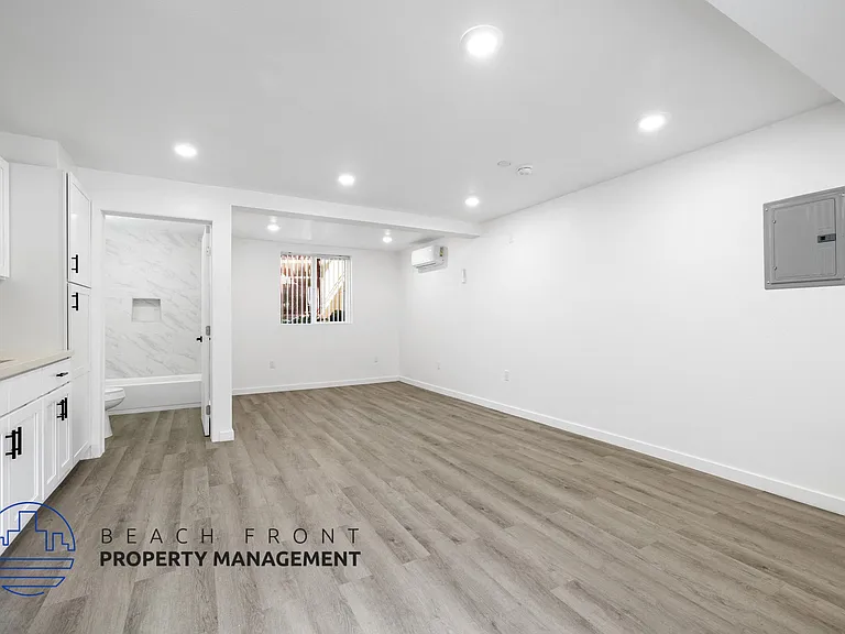 3320 Redondo Beach Blvd — Photo 4