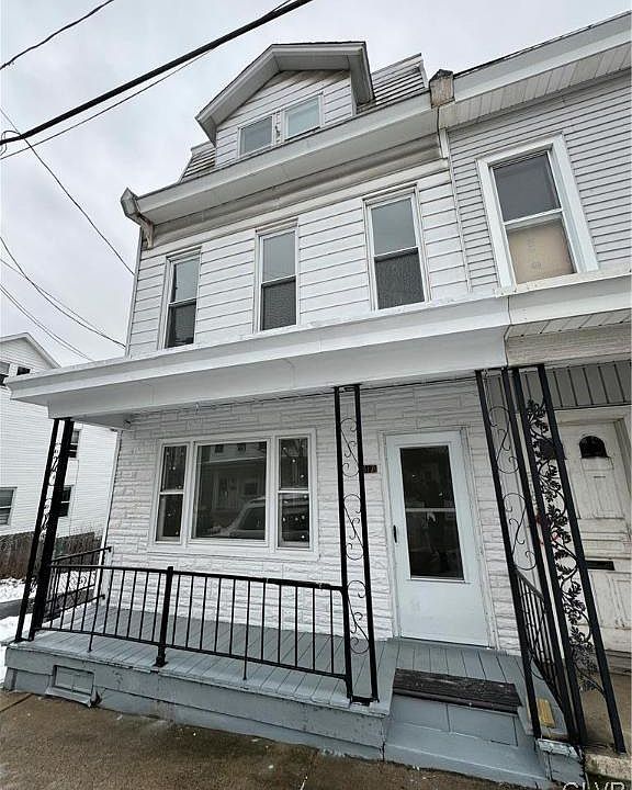 1st image of 617 W Race St