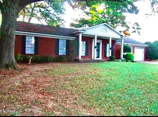 1062 Farmington Dr N, Southaven, MS 38671