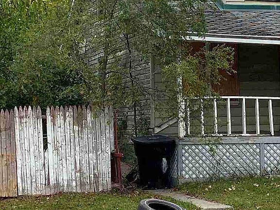 1327 E Nevada