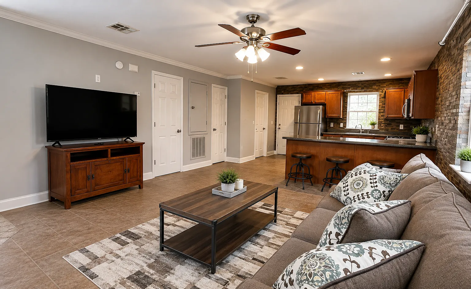 2 bed, 1.5 bath, 1160 sqft, $1,550 — Photo 1