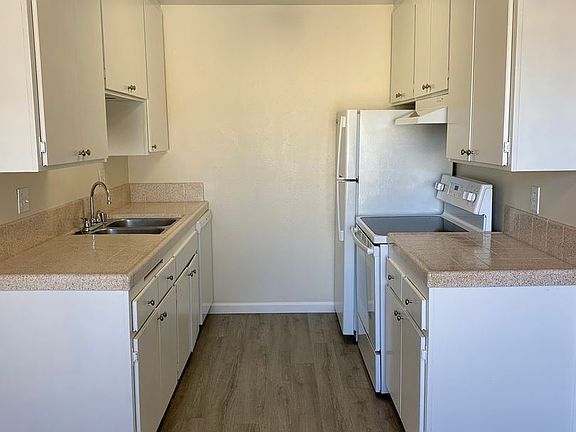 4th image of 1111 Hornblend St APT 19