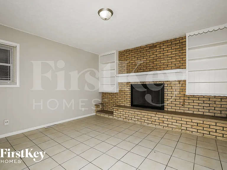 6402 W 15th St — Photo 8