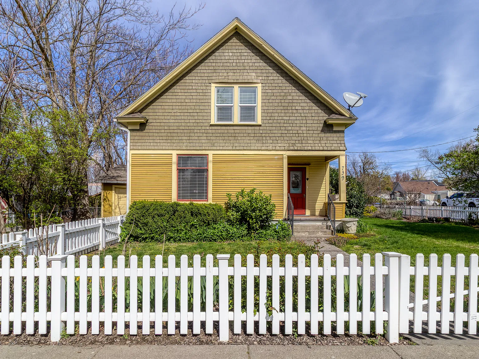 739 Pleasant St — Photo 2