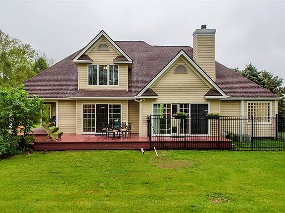 2nd image of 17960 Spruce Run Dr