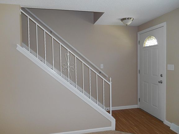 3rd image of 151 Creekside Dr