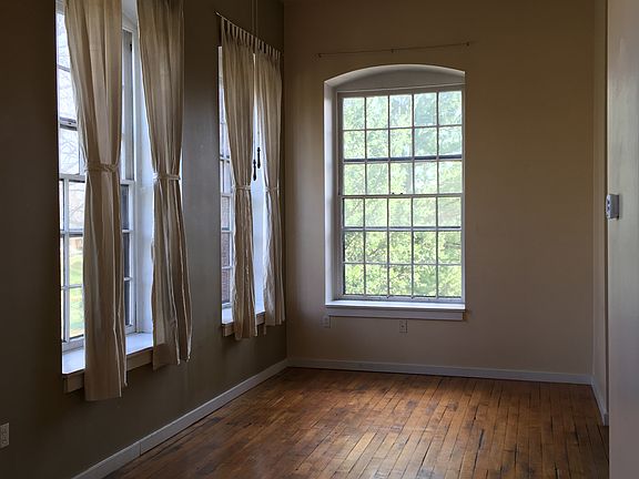 3rd image of 50 N Pine St