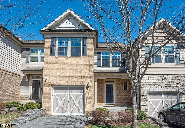 11 Albert Ct — Photo 1