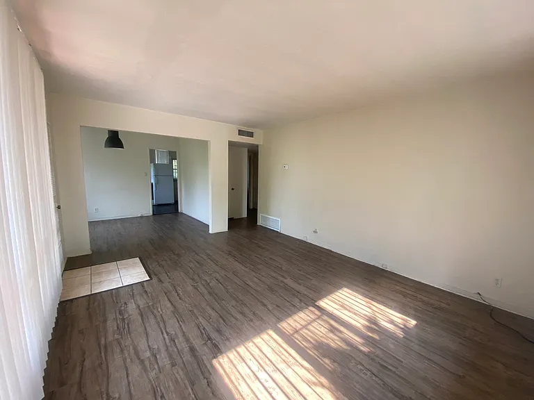 3001 E 17th St — Photo 14