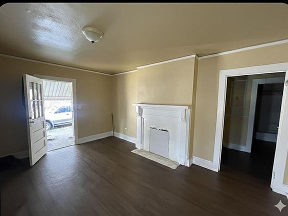 3rd image of 992 Inverness Ave