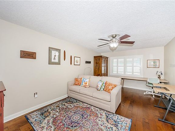 5th image of 212 Hollow Oak Ct
