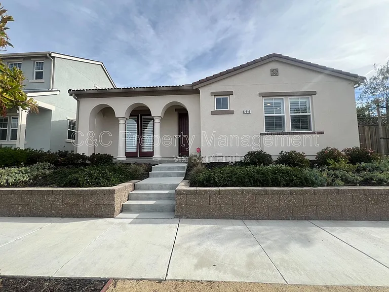 2996 Minaret Way — Photo 1