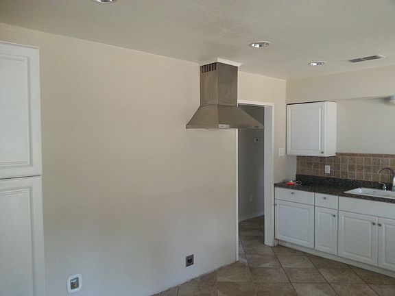 2nd image of 4633 Orchid Ln