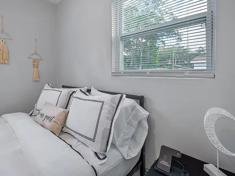 4313 W Woodlawn Ave — Photo 39