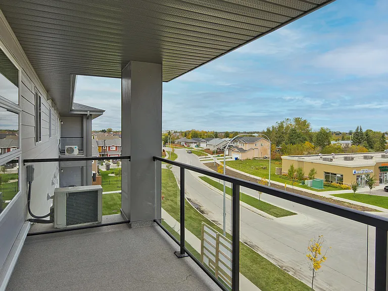 2096 De Vries Ave — Photo 39
