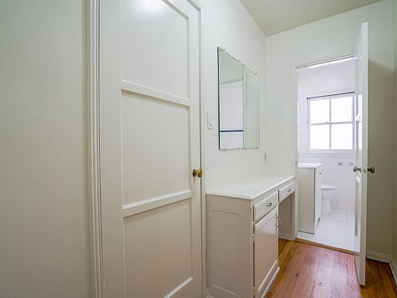 4th image of 8551-8561 Holloway Dr #8553-1