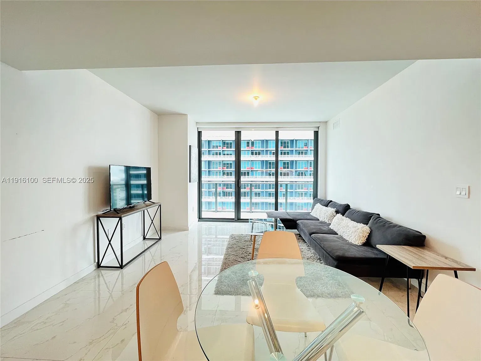 1 bed, 570 sqft, $3,400 — Photo 4