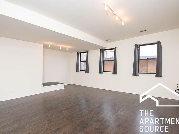 4th image of 2340 N Milwaukee Ave #2R