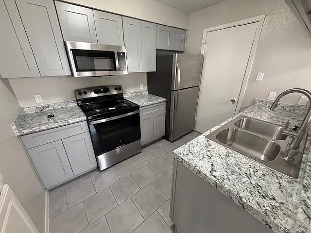 2277 S Kirkwood Rd #104 — Photo 7