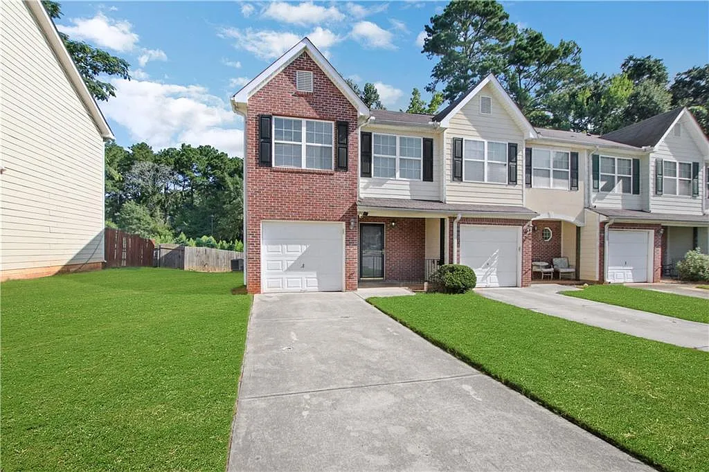 3 bed, 2.5 bath, 1580 sqft, $1,695 — Photo 1