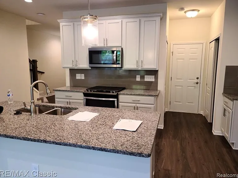 24865 Ivy Ln #0 — Photo 9