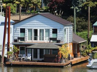 400 N Tomahawk Island Dr, Portland, OR