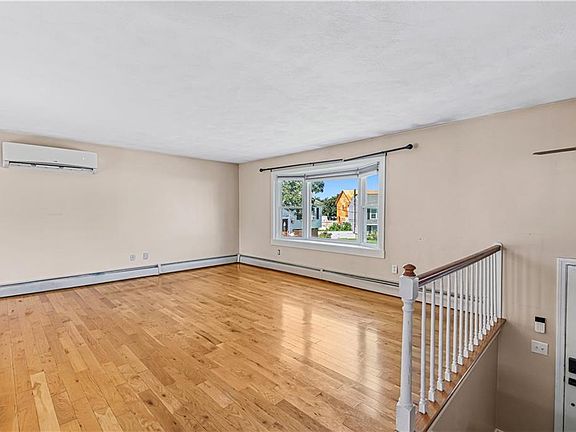 3rd image of 40 Fern Dr