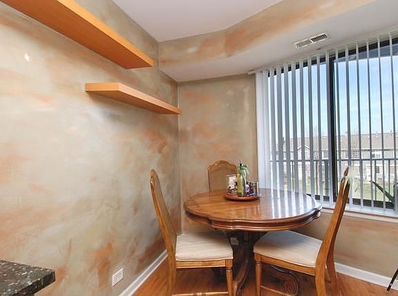 4th image of 5400 Astor Ln APT 301