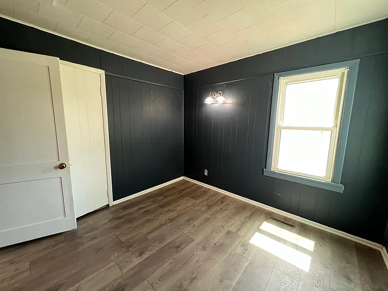 141 S Custer Ave — Photo 5