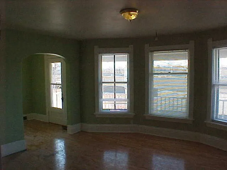 219 E Mifflin St — Photo 8