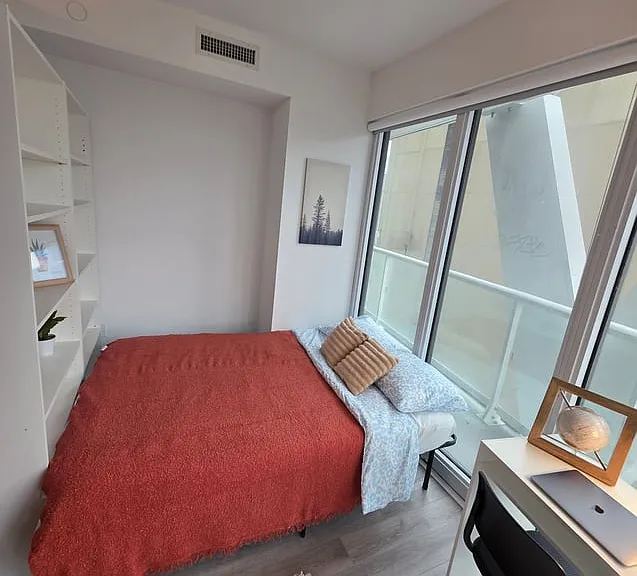 230 Simcoe St #1334B — Photo 1