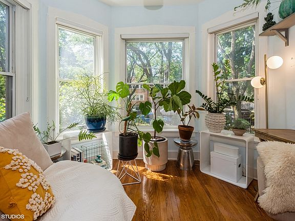 5th image of 4745 N Malden St #1S