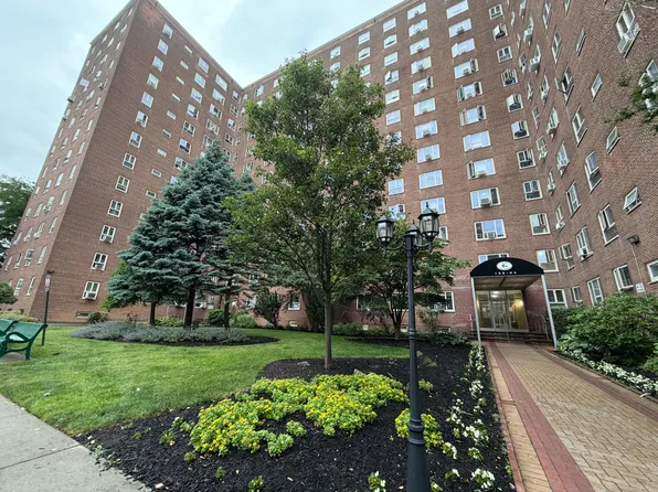 (undisclosed Address), Fresh Meadows, NY 11365