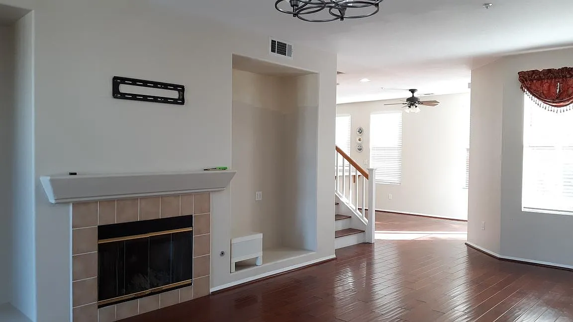 3 bed, 1870 sqft, $3,895 — Photo 4