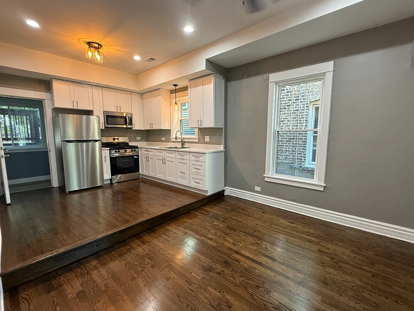 3310 W Le Moyne St — Photo 2