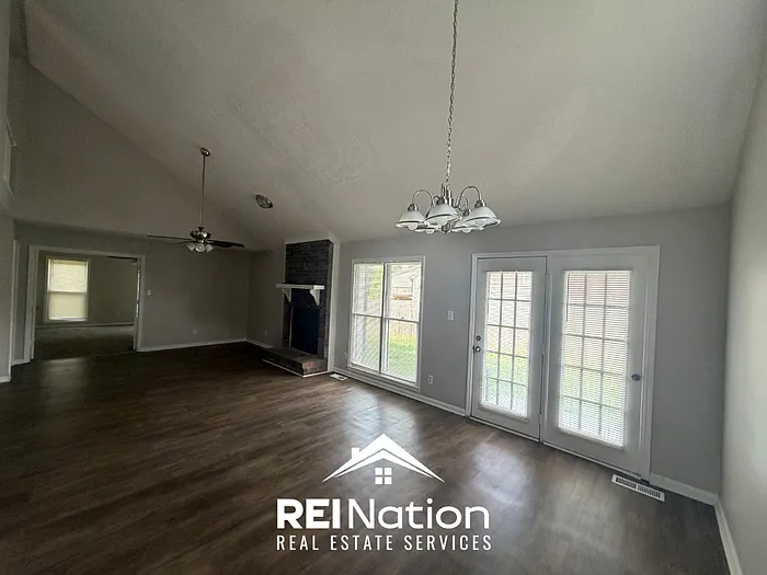 4 bed, 3.5 bath, 2058 sqft, $1,895 — Photo 2