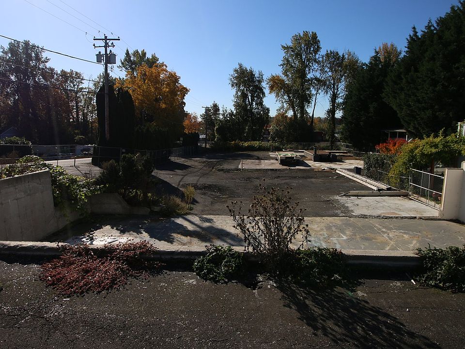 2nd image of 10925 N Gantenbein Ave