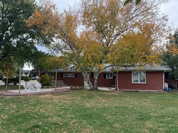 41 Park Crest Dr, Freeport, IL 61032