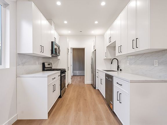 5th image of 6843 Yolanda Ave